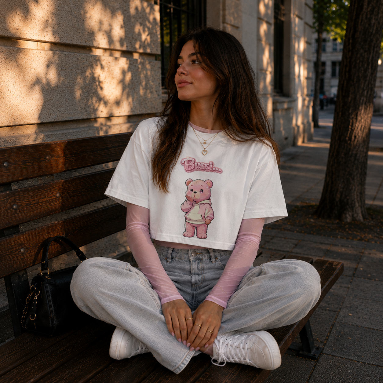 Strizzi Boutique "Bussibär" - Women’s crop top DE Vorne