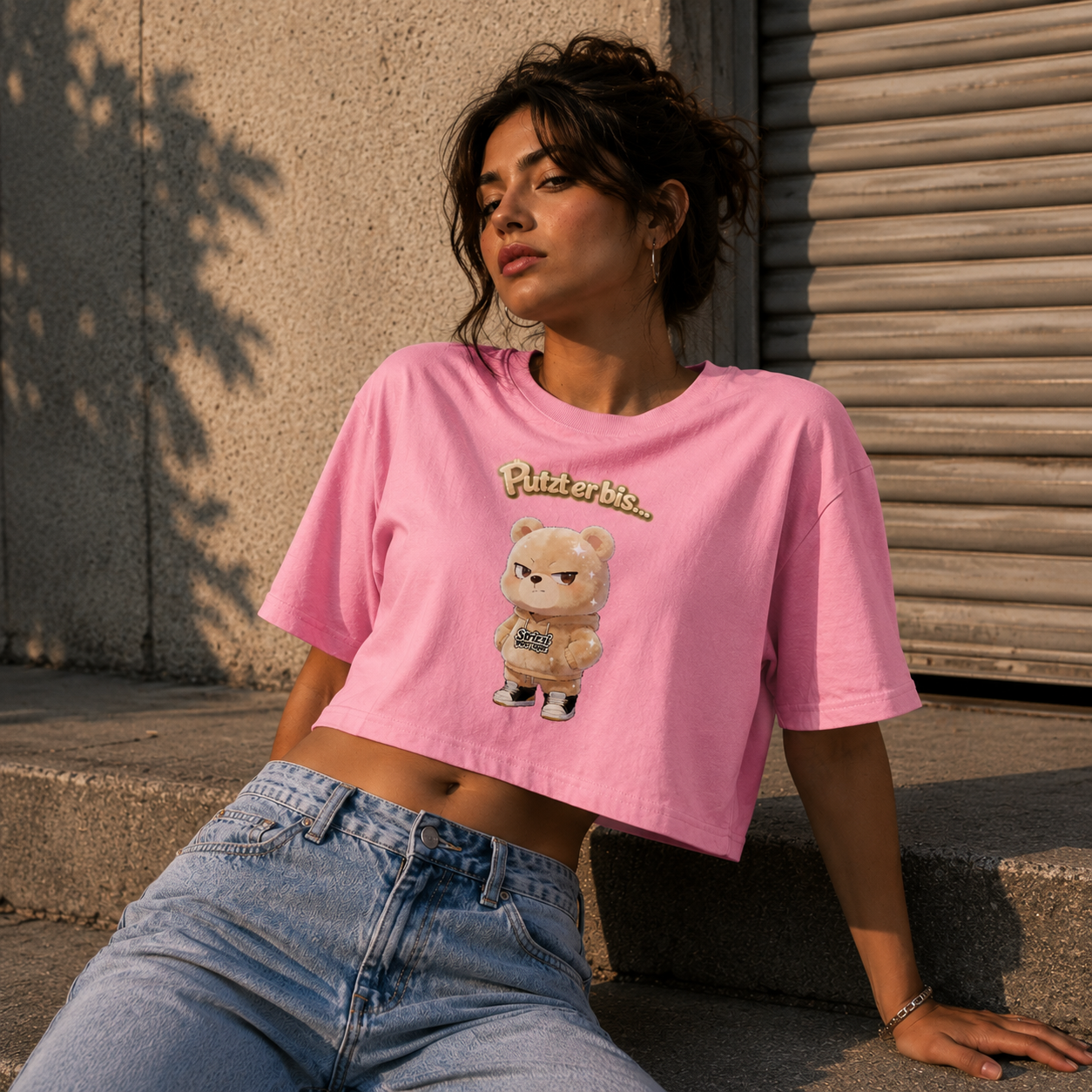 Strizzi Boutique "Putzbär" - Women’s crop top DE Vorne