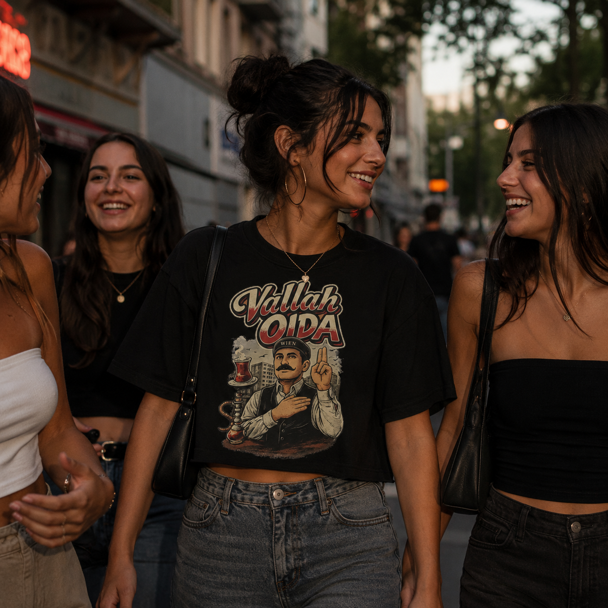 Strizzi Boutique "Vallah Oida" - Women’s crop top Vorne