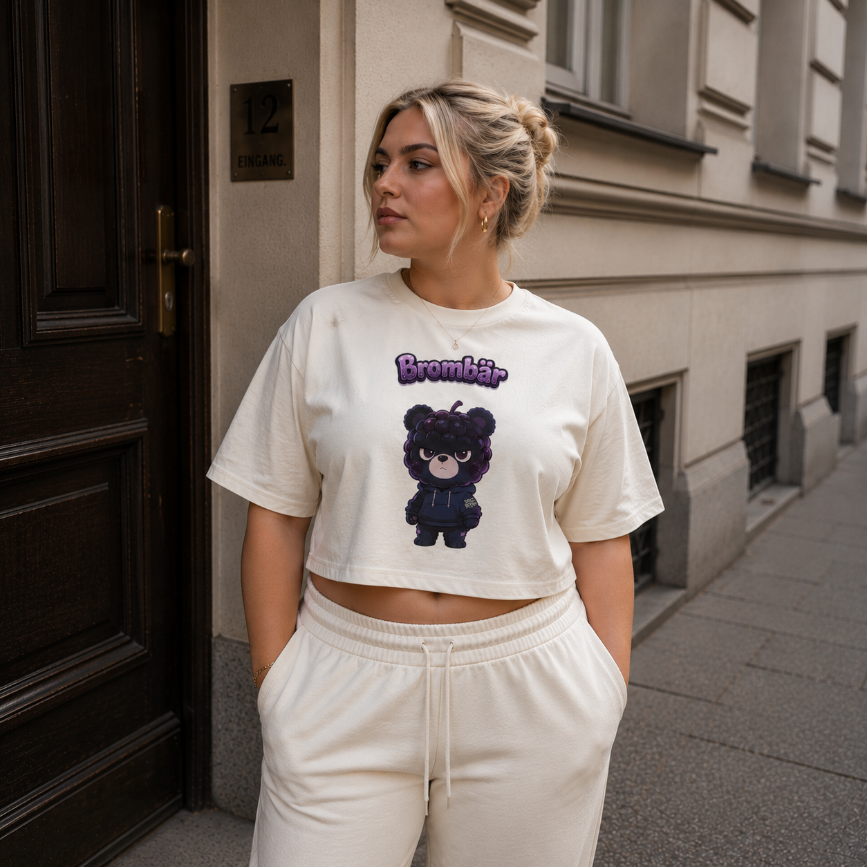 Strizzi Boutique "Brombär" - Women’s crop top DE Vorne