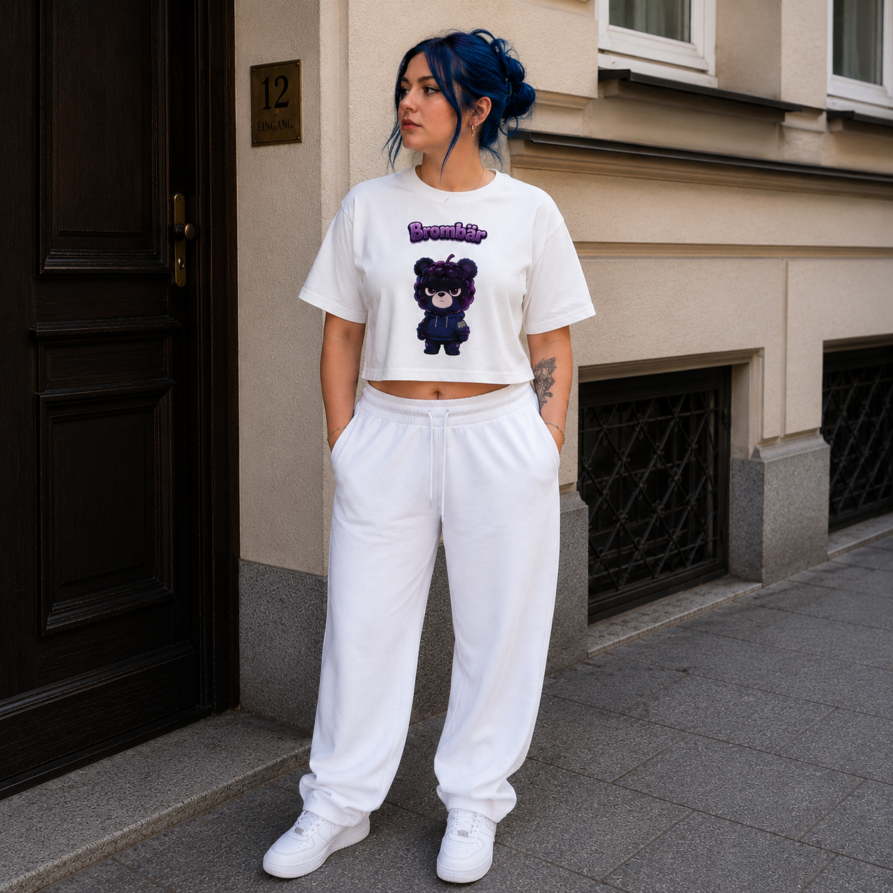 Strizzi Boutique "Brombär" - Women’s crop top DE Vorne