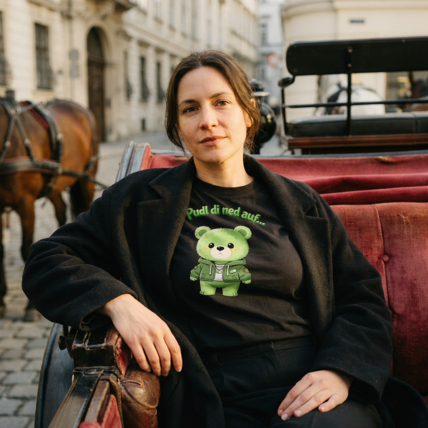 Strizzi Boutique "Hustinettenbär" - Unisex classic tee DE Vorne